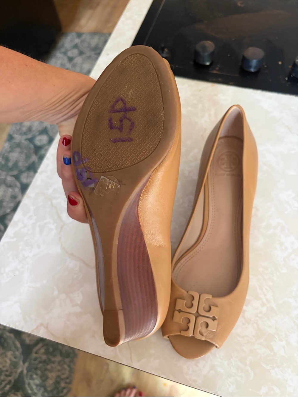 Tory Burch Lowell 2 Peep Toe Wedge Heels Blond Leather Logo Pumps Women’s 7.5M - Picture 6 of 9